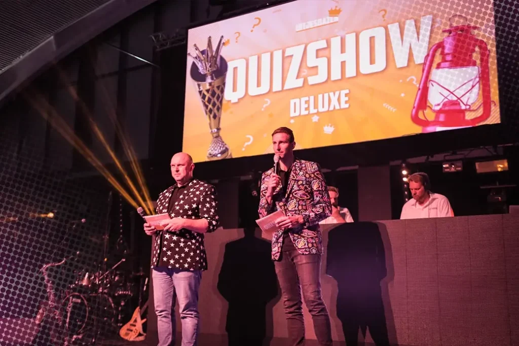 Quiz Show Deluxe | Bedrijfsuitje - Teamuitje - Teambuilding - Groepsactiviteit | Quiz Events